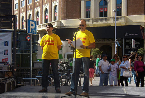 Antonio Pérez Bencomo en un acto de Defensa Social en la Plaza de Callao de Madrid
