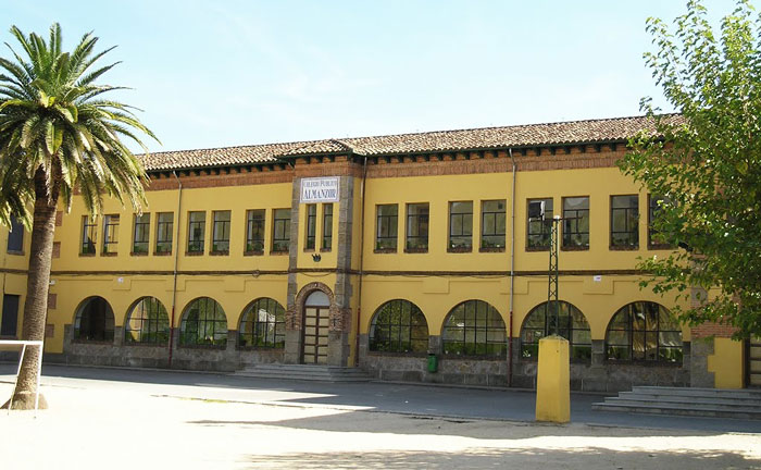 Imagen 5: Colegio Público de Candeleda, construido durante la dictadura de Primo de Rivera