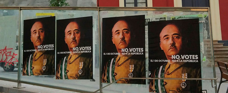 Carteles de la paranoica CUP catalana que vincula, por “españolista”, el “no” en el referéndum ilegal previsto para el 1 de octubre con una imagen de Franco