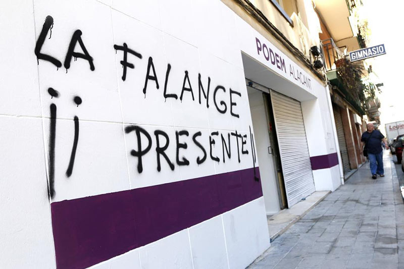 Sede de PODEMOS de Alicante, con pintadas